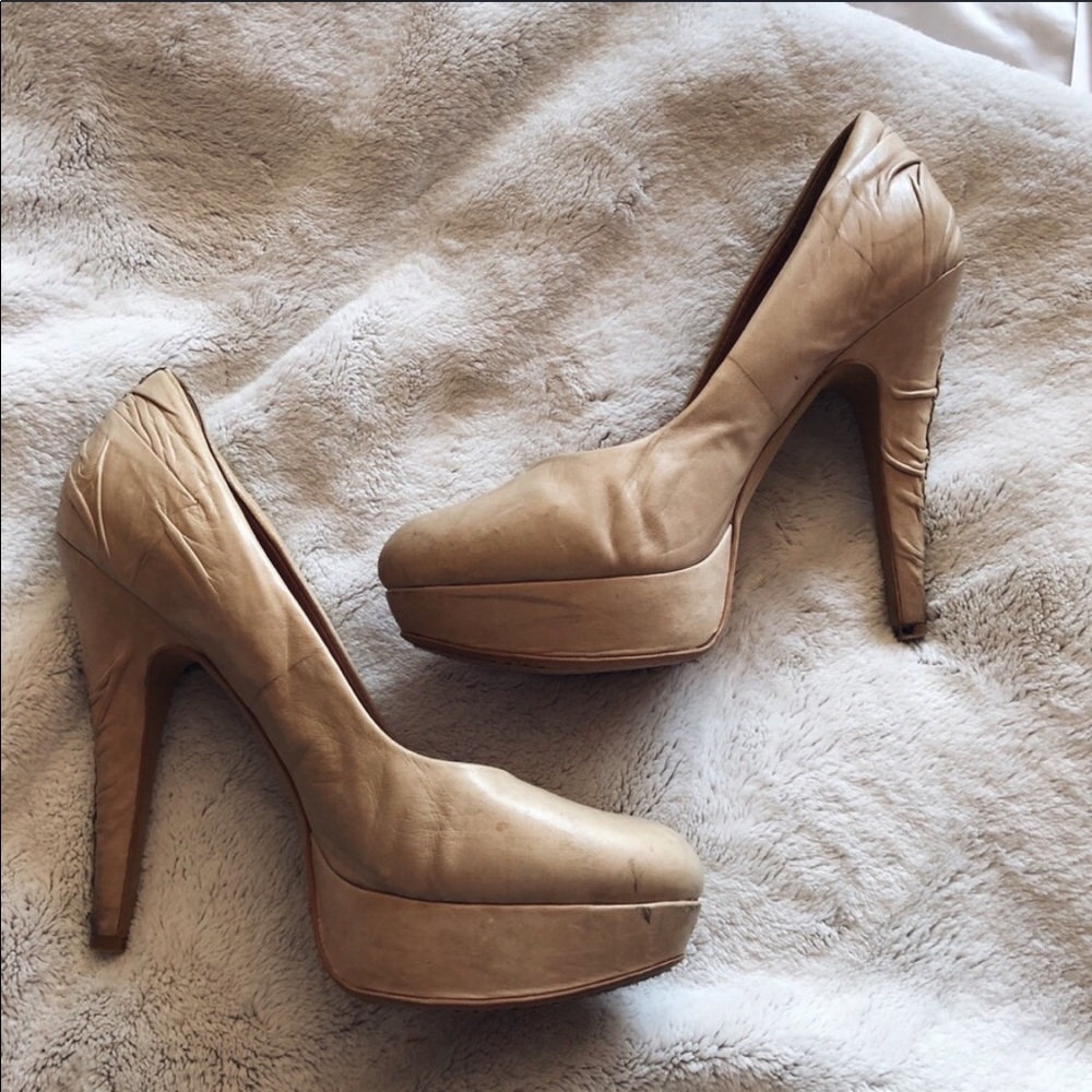 Vince Camuto leather nude heels